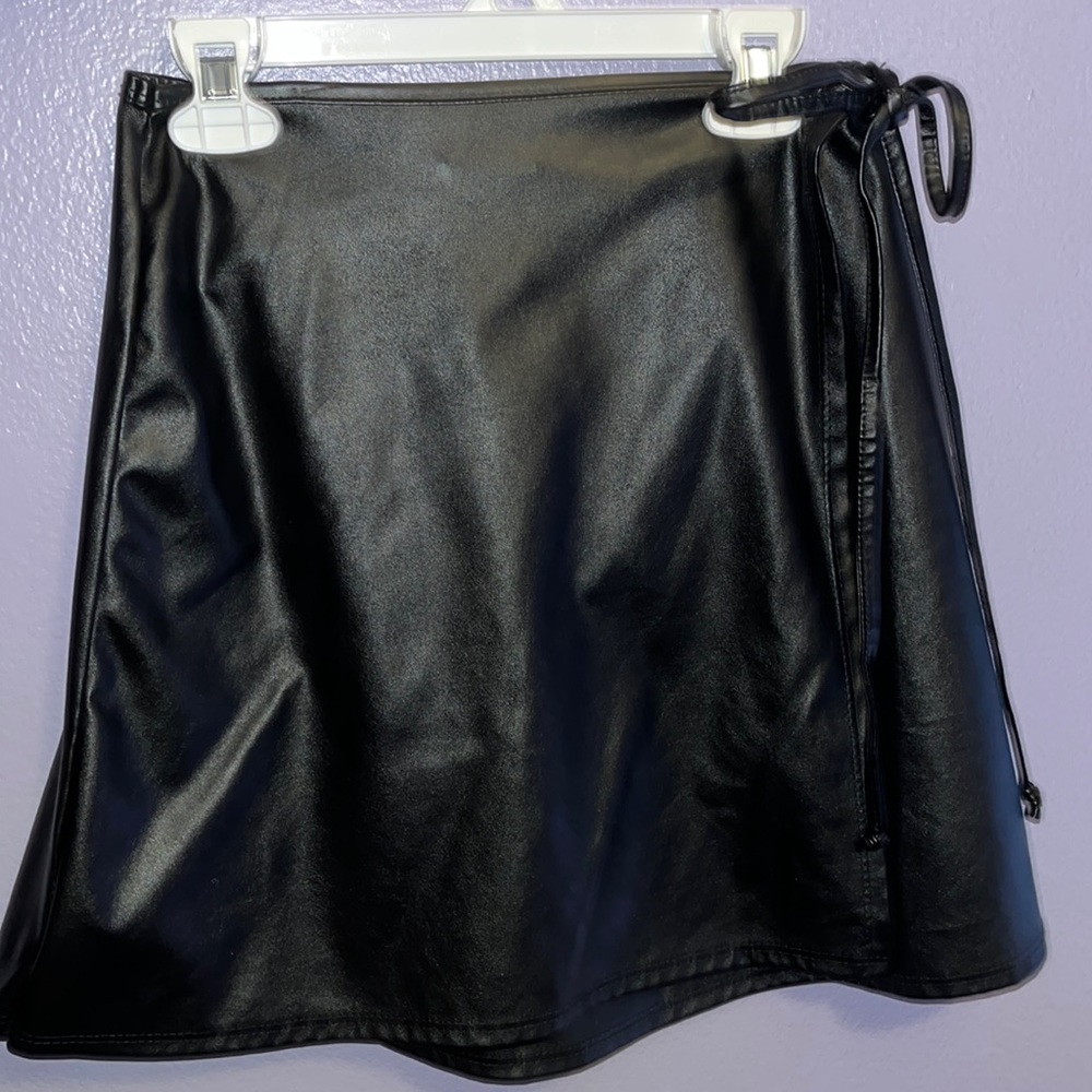 Black pleather skirt 🖤